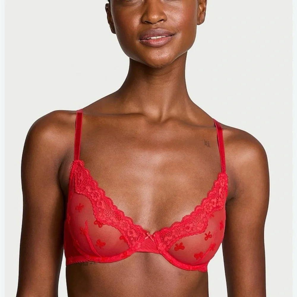 ❤️ VS Red Lace Bra, 38C NWT ❤️ - Picture 2 of 9